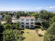 Maison en bord de mer avec jardin