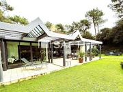 Maison en bord de mer avec jardin