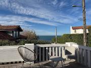 Maison en bord de mer avec jardin