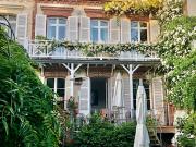 Maison en bord de mer avec jardin