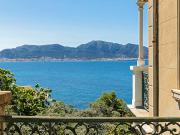 Maison en bord de mer avec jardin