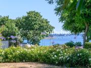 Maison en bord de mer avec jardin