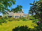 Maison en bord de mer avec jardin