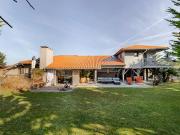 Maison en bord de mer avec jardin