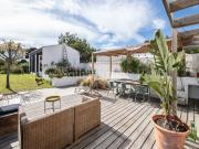 Maison en bord de mer avec jardin