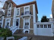 Maison en bord de mer avec jardin