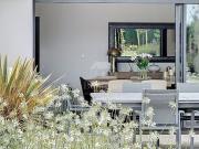 Maison en bord de mer avec jardin