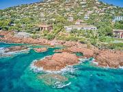 Maison en bord de mer avec jardin