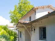 Maison en bord de mer avec jardin