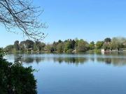 Maison en bord de rivière avec piscine zone protegee...