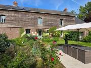 Maison en brique et silex du 19ème avec dépendances sur...