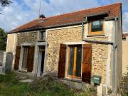 Maison en meulière dans le village de Marolles en Brie