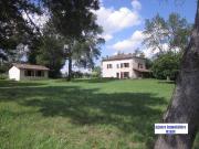 Maison en pierre à la campagne