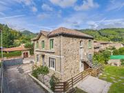 Maison en pierre à Mariac deux logements indépendants