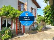 Maison en pierre à rénover, avec garage et grenier... Maison en pierre à rénover, avec garage et grenier...