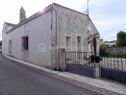 Maison en pierre à rénover. Pleine de charme et beau...