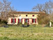 Maison en pierre au coeur de la nature