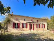 Maison en pierre au coeur de la nature