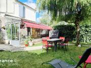 ? Maison en pierre avec adorable jardin à deux pas du...