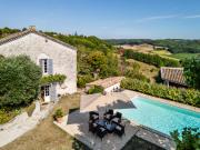 Maison en pierre avec annexe, piscine et jardin