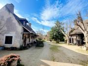 Maison en pierre avec dépendances