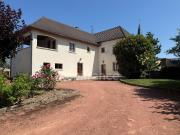 Maison en pierre avec deux logements distincts,...