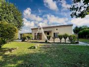 Maison en pierre avec double garage 3 chambres proche...