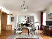 Maison en pierre avec garages et terrasse JARDIN PUBLIC