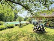 Maison en pierre avec piscine