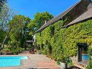 Maison en pierre avec piscine et dépendances en campagne...