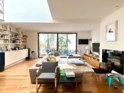 Maison en pierre avec terrasse et grand RDC garage 3...