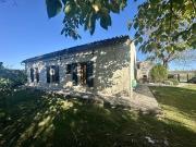 Maison en pierre de 3 chambres avec grange et atelier...