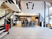 Maison en pierre de caractère – 218 m² habitables –...