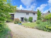 Maison en Pierre de Caractère avec Grange et Jardin – À...