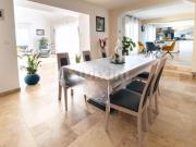 Maison en pierre entièrement rénovée avec piscine et...