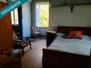 Maison en pierre, garage attenant, cour et jardin