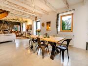 Maison en pierre lumineuse au calme + maisonnette
