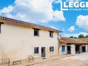 Maison en pierre rénové avec jardin, garage et atelier