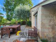 Maison en pierre rénovée avec piscine et grand terrain à...