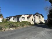 Maison en pierre spacieuse avec piscine, travaux a faire...