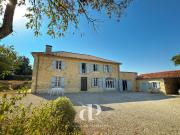 Maison en pierre sur 4 hectares de prairies de fleurs...