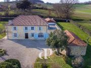 Maison en pierre sur 4 hectares de prairies de fleurs...