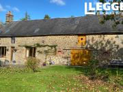 Maison en pierre traditionnelle avec maison à rénover et...