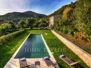 Maison en pierres au style contemporain à louer à Vence