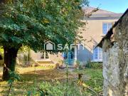 Maison en pierres avec beau terrain clos de murs