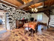 Maison en pierres en bord de rivière vallée de l'ARBAS