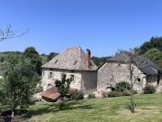 MAISON EN PIERRES RÉNOVÉE AVEC DÉPENDANCES