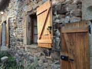 Maison en pierres, vue lac, entourée de prés, meublée !