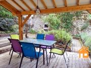 Maison et dépendance meublée située au bord de...