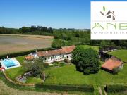 Maison de campagne isolée avec maison d'amis à...